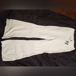 Flare leg pull on jeggings with fray at the bottom